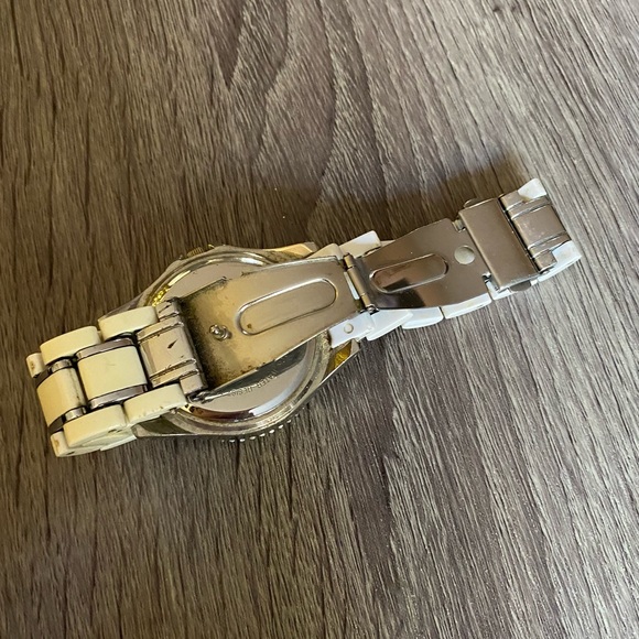 White Plastic Metal Accent Enamel Water Resistant Mother of Pearl Dial Watch - Picture 5 of 12